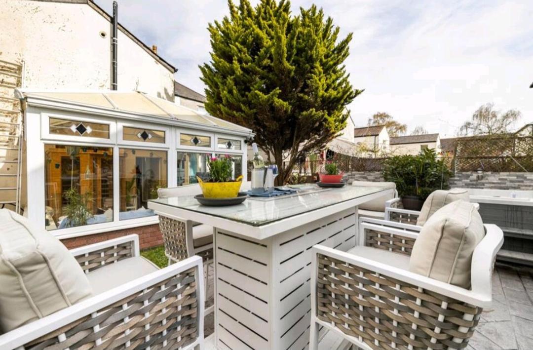 The Mews - Less Than 1Km To City Centre - Stadium - Castle - 10 Min Walk Cardiff Bagian luar foto